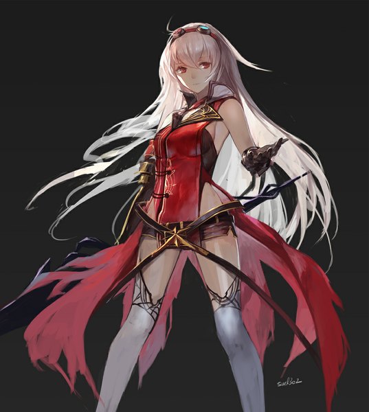 Anime picture 913x1020 with yoru no nai kuni gust (company) arnas (yoru no nai kuni) swd3e2 single long hair tall image fringe simple background red eyes standing bare shoulders signed looking away pink hair fighting stance goggles on head girl gloves weapon