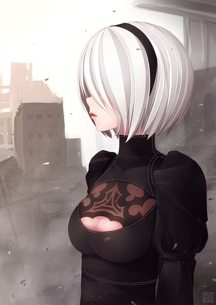 イラスト 1300x1838 と nier nier:automata ヨルハ二号b型 道外道 ソロ 長身像 短い髪 おっぱい looking away white hair プロフィール lips ほくろ puffy sleeves lipstick city watermark cityscape 谷間ホール red lipstick