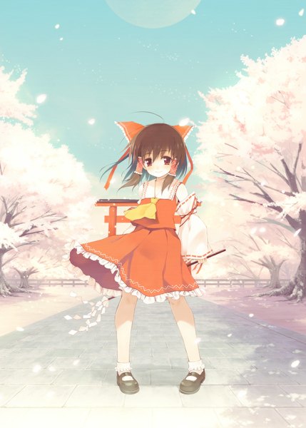 Anime picture 800x1119 with touhou hakurei reimu chinchickrin single tall image looking at viewer blush short hair smile red eyes brown hair sky ahoge traditional clothes wind cherry blossoms girl bow plant (plants) hair bow