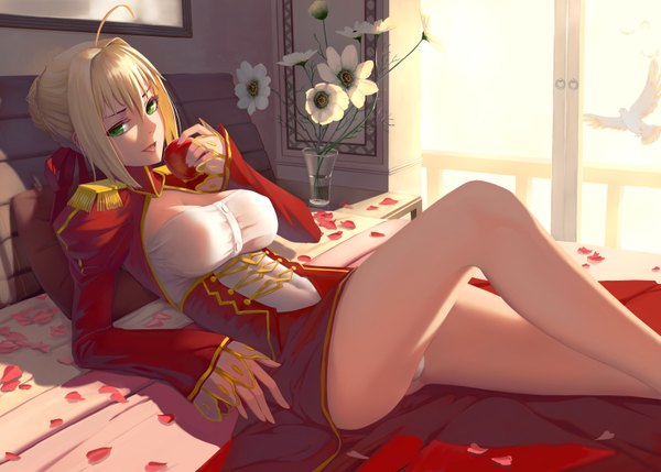 Anime picture 1600x1144 with fate (series) fate/extra type-moon nero claudius (fate) (all) nero claudius (fate) shijiu (adamhutt) single long hair looking at viewer fringe breasts light erotic blonde hair smile large breasts holding green eyes ahoge bent knee (knees) indoors