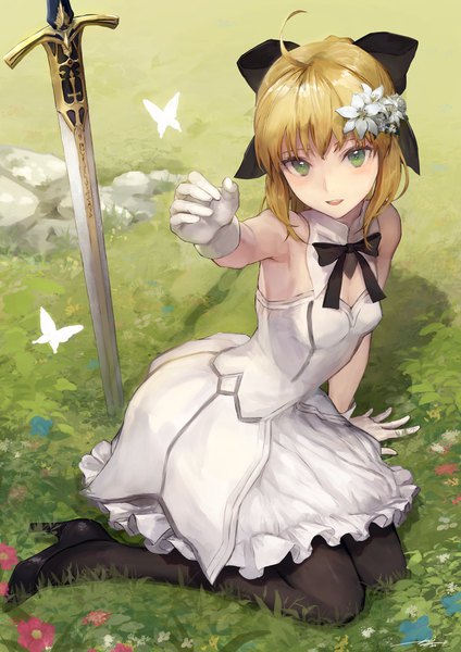 Anime-Bild 1448x2048 mit fate (series) fate/unlimited codes artoria pendragon (all) saber lily kouzuki kei single tall image looking at viewer fringe short hair blonde hair green eyes ahoge hair flower from above armpit (armpits) outstretched hand girl dress gloves