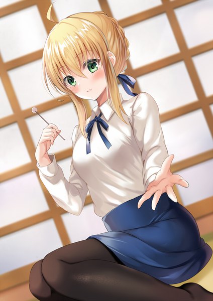 Anime picture 700x991 with fate (series) fate/stay night artoria pendragon (all) saber harimoji single tall image looking at viewer blush fringe short hair breasts blonde hair hair between eyes sitting holding green eyes payot ahoge bent knee (knees)
