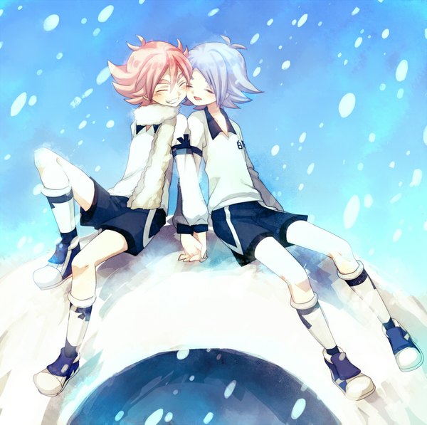 Anime picture 900x896 with inazuma eleven fubuki shirou fubuki atsuya aofujiake blush short hair smile sitting blue hair pink hair eyes closed parted lips multiple boys holding hands snowing winter snow eyebrows siblings twins