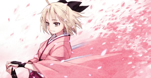 Anime picture 1000x520 with fate (series) type-moon artoria pendragon (all) saber okita souji (fate) (all) okita souji (koha-ace) matsuryuu fringe short hair simple background blonde hair smile wide image brown eyes looking away ahoge long sleeves traditional clothes japanese clothes wind