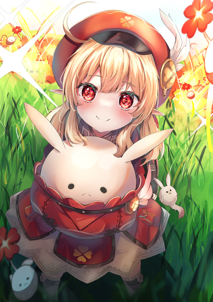 Anime picture 2113x3000 with genshin impact klee (genshin impact) dodoco (genshin impact) jumpy dumpty mihasu single long hair tall image looking at viewer blush highres blonde hair smile red eyes ahoge from above pointy ears girl plant (plants) hat