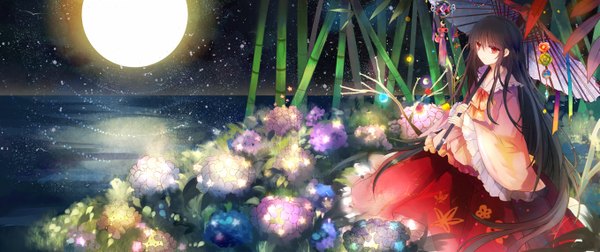 Anime picture 1357x572 with touhou houraisan kaguya kazu (muchuukai) single long hair looking at viewer black hair red eyes wide image sitting traditional clothes japanese clothes night floral print horizon girl flower (flowers) plant (plants) sea moon