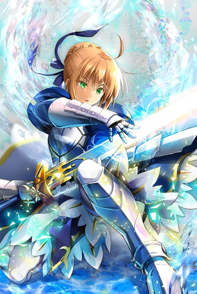 Anime picture 1000x1483 with fate (series) fate/grand order fate/stay night artoria pendragon (all) saber suishougensou single tall image short hair blonde hair holding green eyes looking away ahoge parted lips electricity glowing weapon >:( girl ribbon (ribbons)