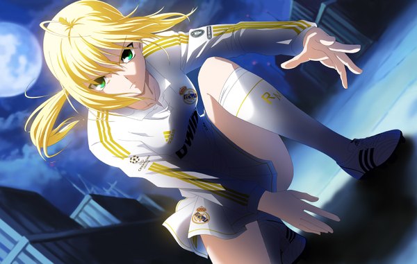 Anime picture 1500x953 with fate (series) fate/stay night fate/zero studio deen type-moon artoria pendragon (all) saber single short hair blonde hair green eyes cloud (clouds) ponytail night serious football girl skirt uniform miniskirt