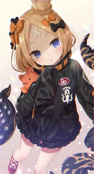 Anime picture 648x1200 with fate (series) fate/grand order abigail williams (fate) yano mitsuki single long hair tall image looking at viewer blue eyes blonde hair long sleeves from above :o hair bun (hair buns) shaded face anaglyph heroic spirit traveling outfit girl bow hair bow