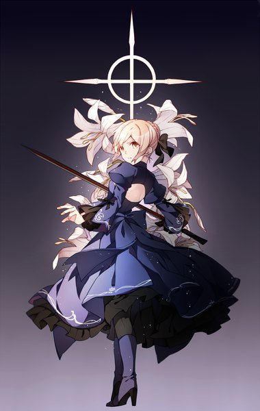 Anime picture 800x1262 with fate (series) fate/grand order fate/stay night artoria pendragon (all) saber saber alter hizuki miya single tall image fringe short hair simple background blonde hair hair between eyes standing payot looking away braid (braids) looking back wide sleeves