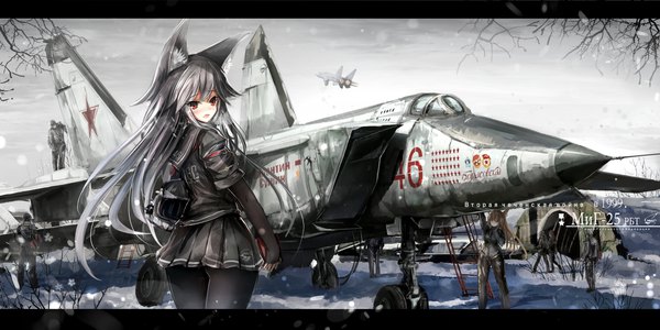 Anime-Bild 2000x1003 mit original haguruma (hagurumali) long hair blush fringe highres open mouth red eyes wide image standing multiple girls animal ears looking back grey hair embarrassed fox ears snowing letterboxed solo focus winter