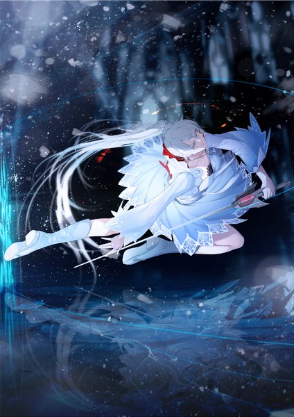 Anime-Bild 1171x1657 mit rwby rooster teeth weiss schnee giba (out-low) single long hair tall image looking at viewer fringe blue eyes hair between eyes holding payot full body white hair parted lips one eye closed blurry depth of field side ponytail
