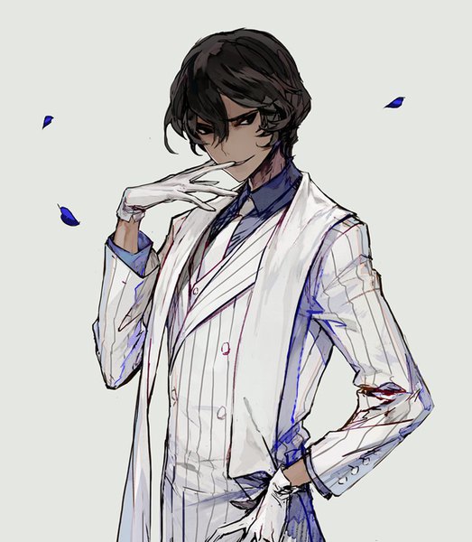 Anime picture 800x918 with fate (series) fate/grand order arjuna (fate) mo (mocopo) single tall image fringe short hair black hair simple background smile hair between eyes looking away upper body black eyes grey background hand on hip dark skin hand to mouth formal