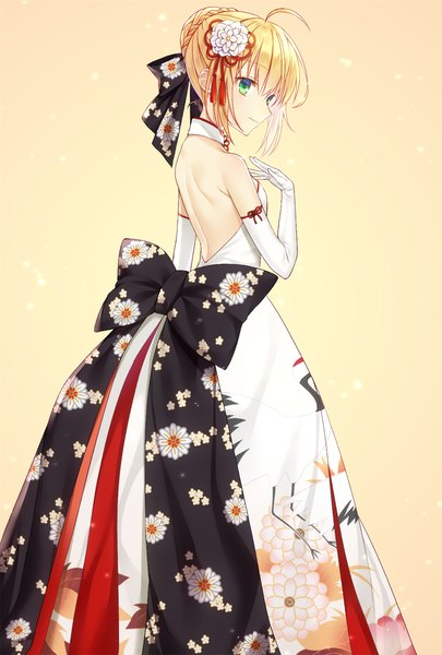 Anime picture 827x1224 with fate (series) fate/stay night artoria pendragon (all) saber shino skk single tall image short hair blonde hair green eyes ahoge back floral print bare back yellow background animal print bird print girl dress gloves