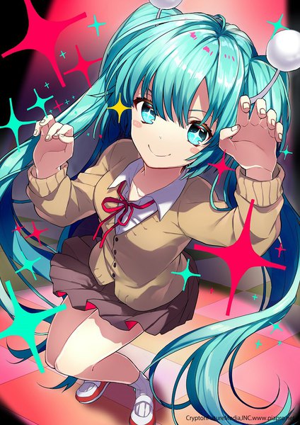 Аниме картинка 794x1123 с hatsune miku graphy collection вокалоид crypton future media alien alien (vocaloid) хацунэ мику andromedako sogawa один (одна) высокое изображение смотрит на зрителя чёлка улыбка волосы между глазами два хвостика очень длинные волосы глаза цвета морской волны вид сверху волосы цвета морской волны символообразные зрачки косплей