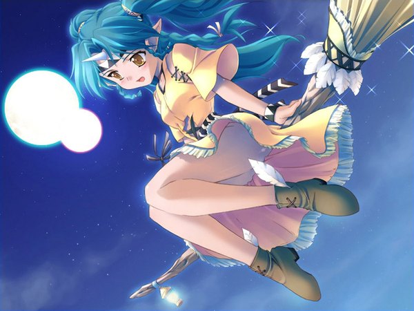 Anime picture 1024x768 with majokko a la mode horn (majokko) komatsu eiji single light erotic yellow eyes game cg braid (braids) horn (horns) green hair pointy ears twin braids broom riding girl moon headband feather (feathers) full moon broom