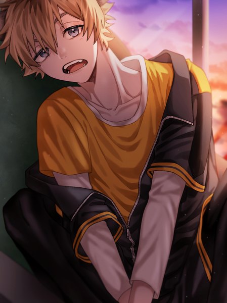 Anime picture 1227x1639 with twisted wonderland ruggie bucchi nazutaro single tall image looking at viewer fringe short hair open mouth blonde hair hair between eyes sitting head tilt teeth grey eyes partially open clothes boy