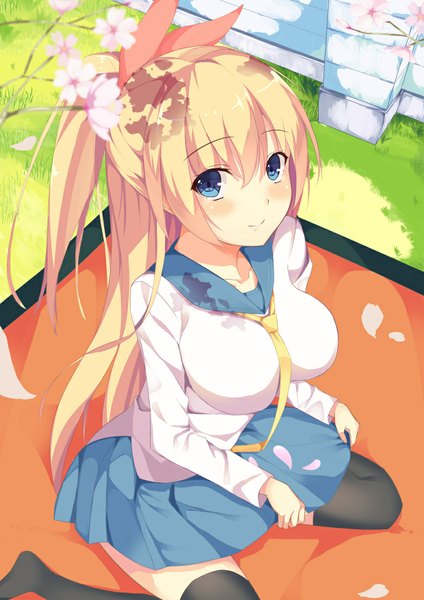 Anime picture 781x1105 with nisekoi shaft (studio) kirisaki chitoge chuxue single long hair tall image blush fringe breasts blue eyes blonde hair smile large breasts sitting bent knee (knees) ponytail pleated skirt from above cherry blossoms