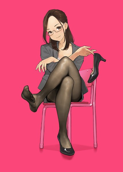 Anime picture 715x1000 with miru tights okuzumi yuiko yomu (sgt epper) single long hair tall image looking at viewer simple background smile brown hair sitting holding brown eyes payot full body bent knee (knees) head tilt high heels no shoes legs