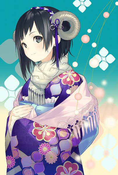 Аниме картинка 619x917 с оригинальное изображение yamiko один (одна) высокое изображение смотрит на зрителя короткие волосы чёрные волосы верхняя часть тела традиционная одежда японская одежда рог (рога) чёрные глаза новый год девушка кимоно шарф оби шаль