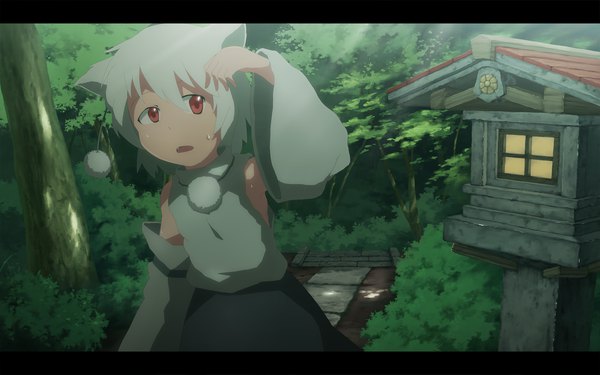 Anime-Bild 1920x1200 mit touhou inubashiri momiji sasaj single looking at viewer highres short hair open mouth red eyes animal ears white hair sunlight wide sleeves letterboxed sunbeam scenic wolf ears girl skirt plant (plants)