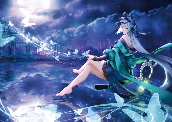 Anime picture 1334x944 with onmyoji aoandon clouble single long hair fringe bare shoulders silver hair cloud (clouds) blunt bangs very long hair looking back barefoot night bare legs legs crossed legs reflection girl dress