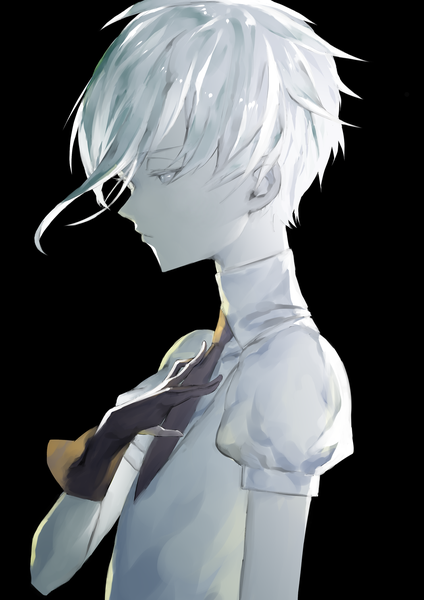 イラスト 1052x1488 と 宝石の国 アンタークチサイト ryein ソロ 長身像 短い髪 simple background upper body white hair プロフィール puffy sleeves hand on chest black background portrait androgynous white eyes 手袋 黒い手袋 ネクタイ