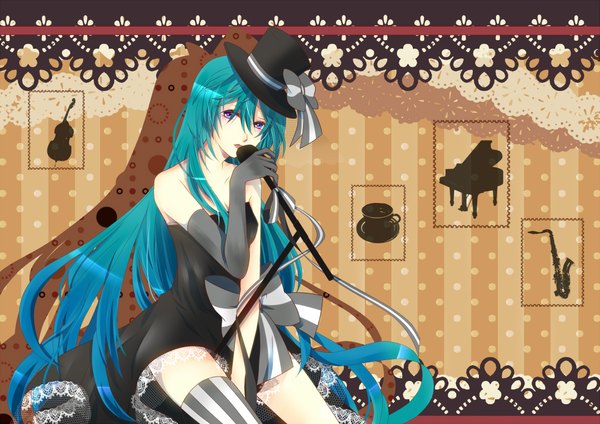 Anime-Bild 2121x1500 mit vocaloid hatsune miku tomoshibi (vdn) single long hair highres blue eyes bare shoulders aqua hair girl thighhighs dress gloves bow hat elbow gloves striped thighhighs microphone stand