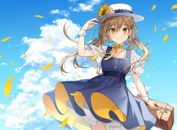 Anime picture 1400x1028 with original shirako miso single long hair looking at viewer blush fringe blonde hair smile hair between eyes standing twintails holding yellow eyes sky cloud (clouds) outdoors arm up light smile wind