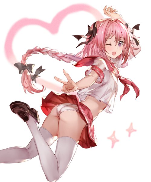 Аниме картинка 750x900 с fate (series) fate/grand order судьба: апокриф astolfo (fate) 77gl один (одна) длинные волосы высокое изображение румянец чёлка открытый рот лёгкая эротика белый фон фиолетовые глаза розовые волосы согнутое колено (колени) попка коса (косы) :d плиссированная юбка