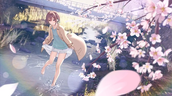 Anime-Bild 3860x2172 mit original cac itinose single fringe highres short hair hair between eyes brown hair wide image absurdres full body outdoors pink eyes bare legs partially submerged cherry blossoms lens flare river spring skirt hold