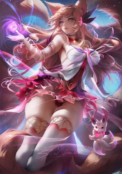 イラスト 772x1100 と league of legends ahri (league of legends) star guardian ahri sakimichan ソロ 長髪 長身像 おっぱい light erotic 茶色の髪 大きな乳房 signed 獣耳 looking away 尻尾 animal tail realistic from below sleeveless 狐耳