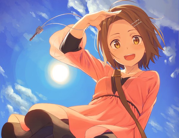 Anime picture 800x617 with original kinta (distortion) single looking at viewer short hair open mouth brown hair brown eyes sky cloud (clouds) :d from below salute girl bobby pin bag sun key