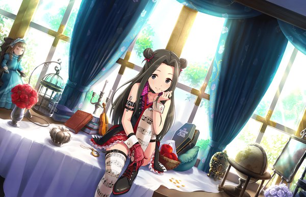 Anime-Bild 2560x1648 mit idolmaster idolmaster cinderella girls idolmaster cinderella girls starlight stage suzumiya seika single long hair looking at viewer highres light erotic black hair smile sitting purple eyes bare shoulders indoors arm up sunlight dutch angle sleeveless text