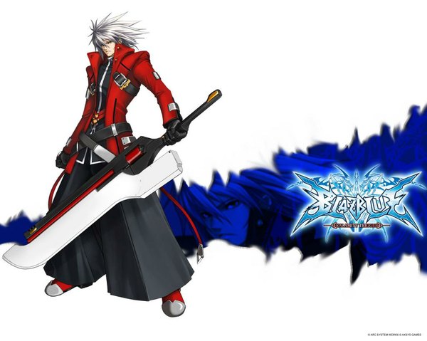 Anime picture 1024x819 with blazblue blazblue phase 0 ragna the bloodedge katou yuuki mori toshimichi single short hair simple background white background green eyes white hair inscription wallpaper boy weapon sword