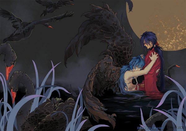 Anime picture 1000x707 with dramatical murder nitro+chiral aoba (dmmd) koujaku long hair yellow eyes blue hair traditional clothes inscription multiple boys scar shounen ai boy animal wings bird (birds) moon 2 boys swan