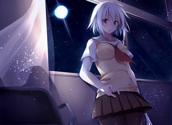 Anime picture 1155x840 with ben-tou david production yarizui sen toosaka asagi single looking at viewer blush short hair red eyes white hair night girl skirt uniform school uniform miniskirt necktie window moon