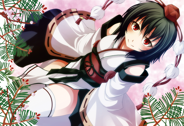 Anime picture 1100x757 with touhou shameimaru aya s-syogo single looking at viewer blush short hair black hair smile red eyes traditional clothes japanese clothes kourindou tengu costume girl thighhighs detached sleeves white thighhighs kimono obi