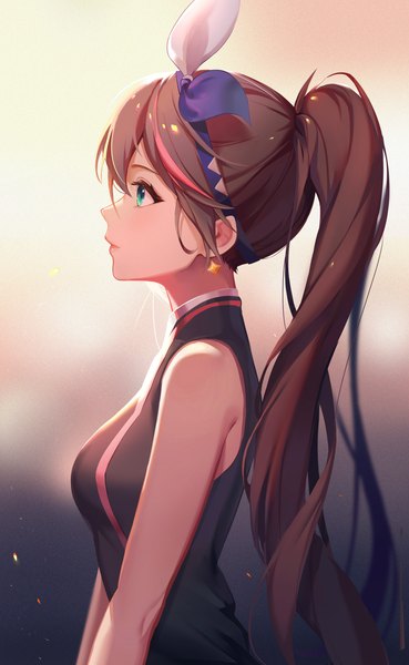 Anime picture 1500x2436 with crazy ones su xiaoye single long hair tall image fringe simple background hair between eyes brown hair green eyes looking away upper body ponytail profile official art sleeveless gradient background girl bow hair bow