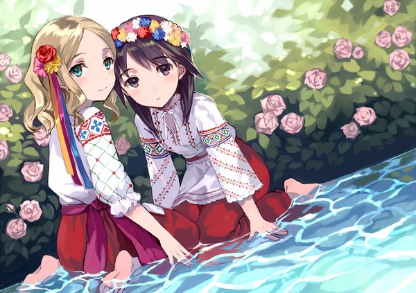 Anime picture 1600x1130 with original tan (tangent) long hair looking at viewer blush fringe black hair blonde hair smile multiple girls green eyes outdoors traditional clothes looking back barefoot hair flower black eyes dutch angle kneeling partially submerged