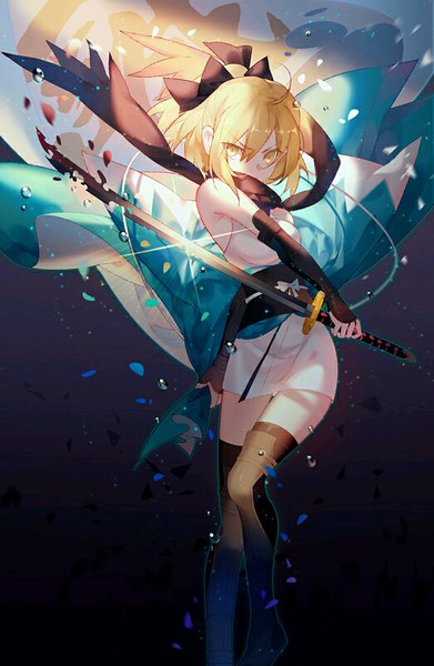 Anime picture 522x800 with fate (series) fate/grand order okita souji (fate) (all) okita souji (koha-ace) instockee single tall image looking at viewer fringe short hair blonde hair hair between eyes bare shoulders yellow eyes ahoge ponytail traditional clothes japanese clothes half updo fighting stance