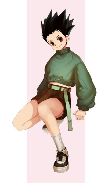 Anime picture 550x907 with hunter x hunter gon freaks ruck single tall image short hair black hair simple background smile white background brown eyes looking away full body bent knee (knees) head tilt midriff pink background spiked hair boy socks