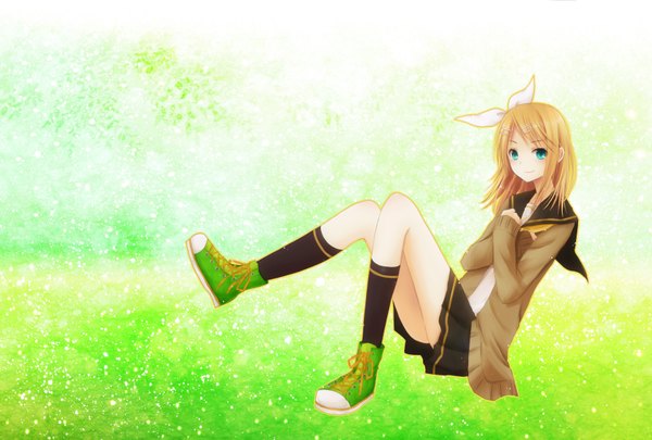 Anime picture 1748x1181 with vocaloid kagamine rin amano sora (artist) single looking at viewer highres short hair blue eyes blonde hair girl skirt uniform bow hair bow school uniform socks shoes black socks sweater
