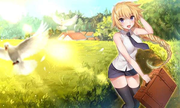 Anime-Bild 1000x600 mit fate (series) fate/apocrypha jeanne d'arc (fate) (all) jeanne d'arc (fate) shirako miso single long hair looking at viewer blush fringe open mouth blonde hair hair between eyes wide image standing purple eyes holding payot outdoors braid (braids)