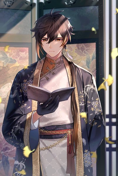 Anime picture 1112x1658 with genshin impact zhongli (genshin impact) tsunakawa single long hair tall image fringe hair between eyes brown hair brown eyes traditional clothes alternate costume chinese clothes low ponytail arm behind back reading boy gloves black gloves book (books)