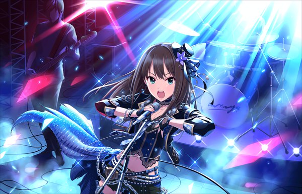 Anime picture 2560x1648 with idolmaster idolmaster cinderella girls idolmaster cinderella girls starlight stage shibuya rin annindoufu (oicon) long hair looking at viewer fringe highres open mouth blue eyes brown hair holding green eyes official art sparkle midriff light solo focus singing