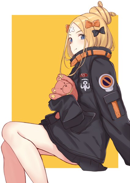 Anime picture 906x1280 with fate (series) fate/grand order abigail williams (fate) itachi kanade single long hair tall image looking at viewer blue eyes blonde hair sitting long sleeves hair bun (hair buns) border yellow background heroic spirit traveling outfit girl bow hair bow jacket