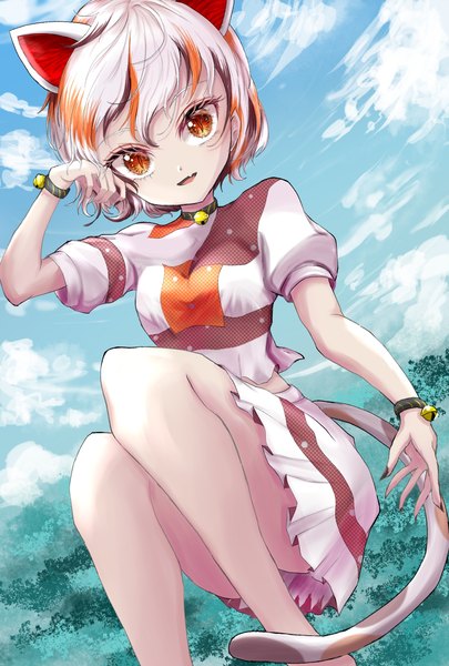 Anime picture 1240x1835 with touhou goutokuji mike kayon (touzoku) single tall image looking at viewer short hair animal ears sky cloud (clouds) white hair tail animal tail multicolored hair cat ears cat girl cat tail orange eyes puffy sleeves streaked hair