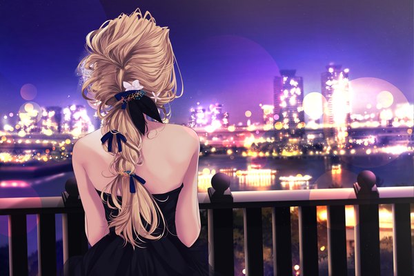 Anime-Bild 2000x1333 mit original sasahara wakaba single long hair highres blonde hair standing bare shoulders ponytail from behind blurry night depth of field night sky lens flare back city cityscape bare back girl