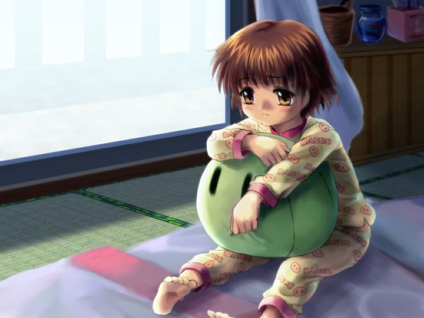 Anime picture 1024x768 with clannad key (studio) okazaki ushio mutsuki (moonknives) short hair brown hair brown eyes barefoot child (children) pajamas dango daikazoku